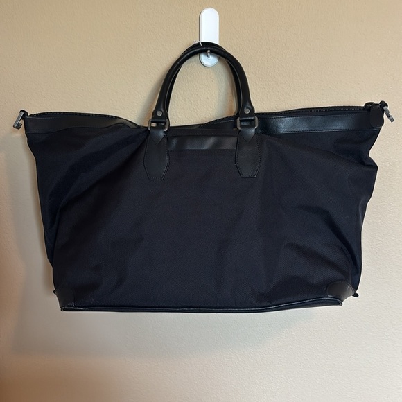 Lululemon large black duffle travel bag - Picture 8 of 16